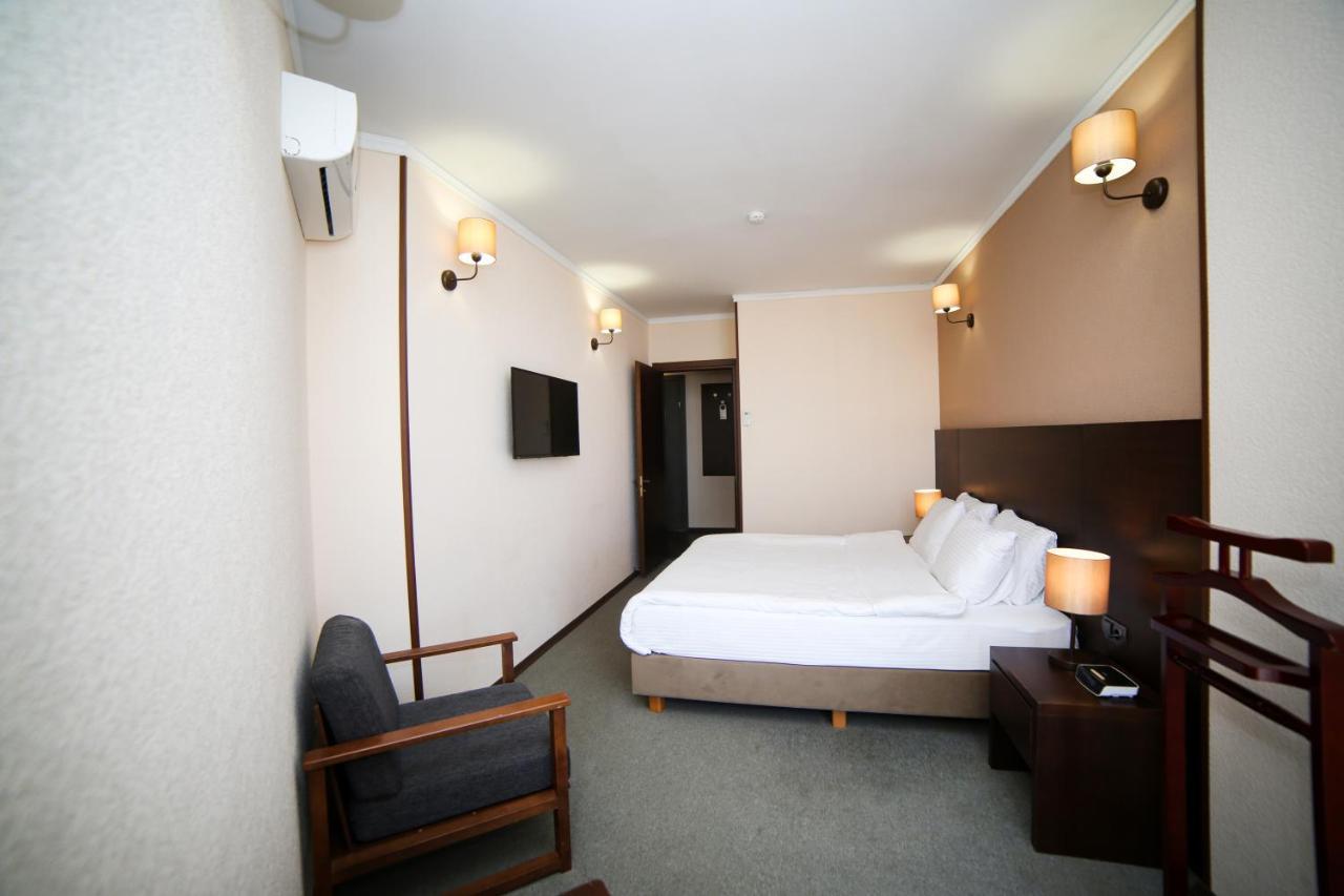 Hotel Corner Inn Batumi Exterior foto