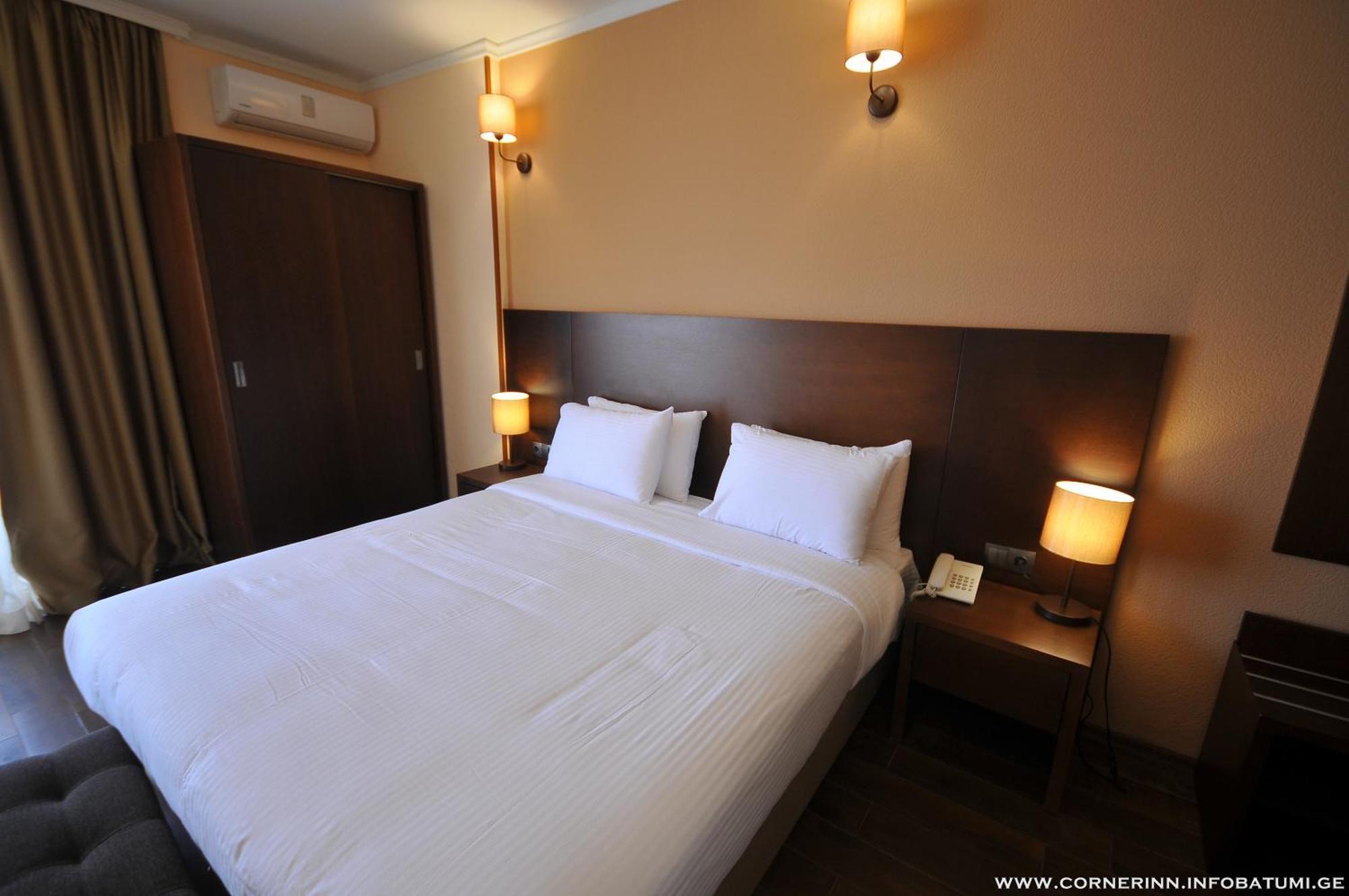 Hotel Corner Inn Batumi Exterior foto